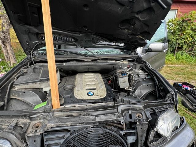 Серый БМВ Х5, объемом двигателя 3 л и пробегом 315 тыс. км за 6500 $, фото 2 на Automoto.ua