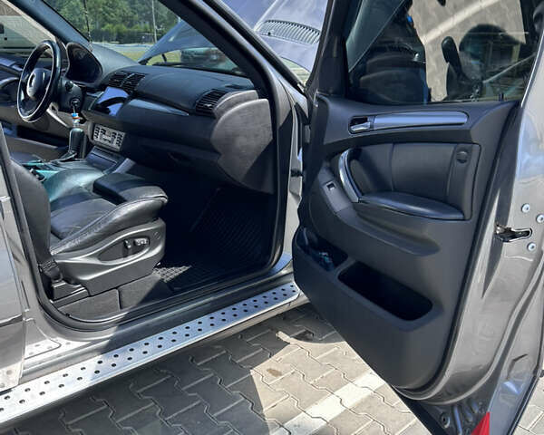 Серый БМВ Х5, объемом двигателя 3 л и пробегом 283 тыс. км за 15000 $, фото 19 на Automoto.ua