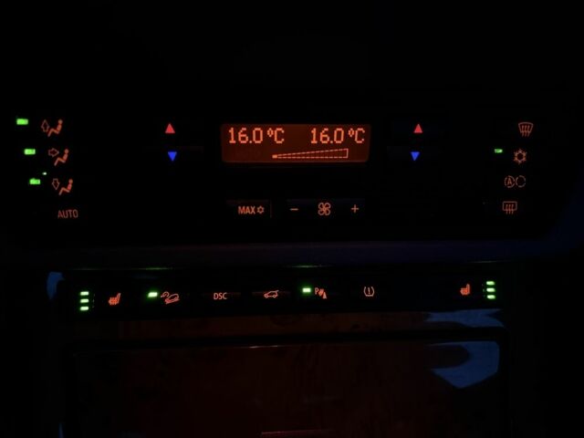 Серый БМВ Х5, объемом двигателя 3 л и пробегом 400 тыс. км за 6100 $, фото 14 на Automoto.ua