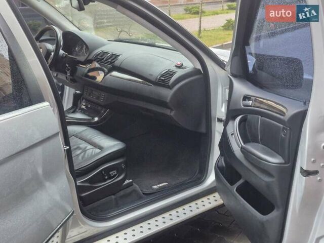 Серый БМВ Х5, объемом двигателя 4.4 л и пробегом 301 тыс. км за 9500 $, фото 21 на Automoto.ua