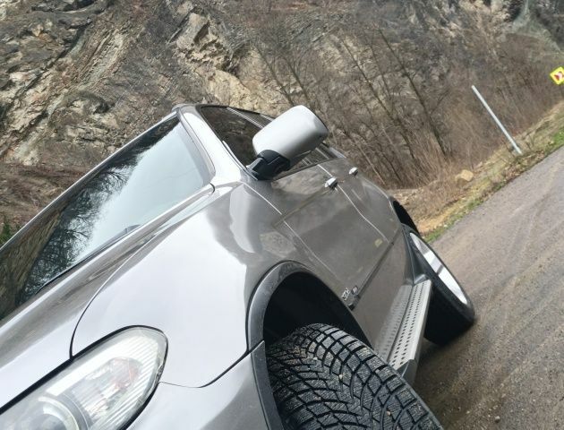 Серый БМВ Х5, объемом двигателя 3 л и пробегом 273 тыс. км за 12000 $, фото 1 на Automoto.ua