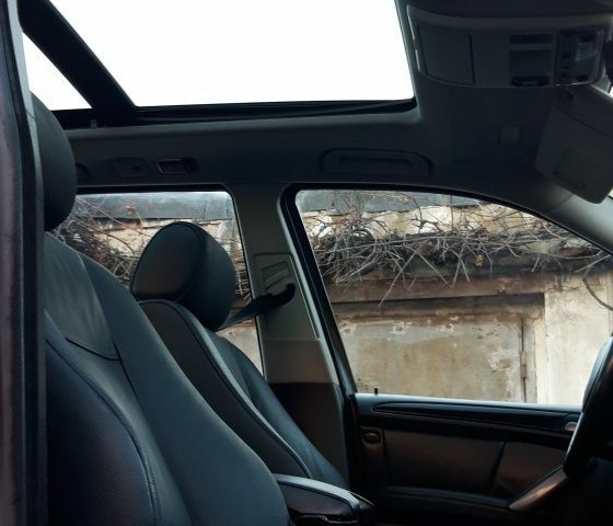 Серый БМВ Х5, объемом двигателя 3 л и пробегом 340 тыс. км за 6500 $, фото 12 на Automoto.ua