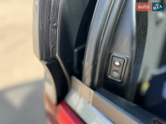 Серый БМВ Х5, объемом двигателя 3 л и пробегом 343 тыс. км за 13300 $, фото 29 на Automoto.ua