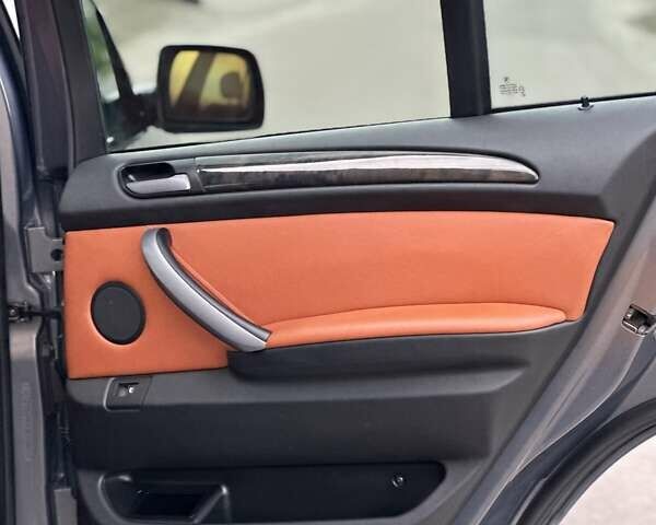 Серый БМВ Х5, объемом двигателя 2.99 л и пробегом 332 тыс. км за 12200 $, фото 11 на Automoto.ua