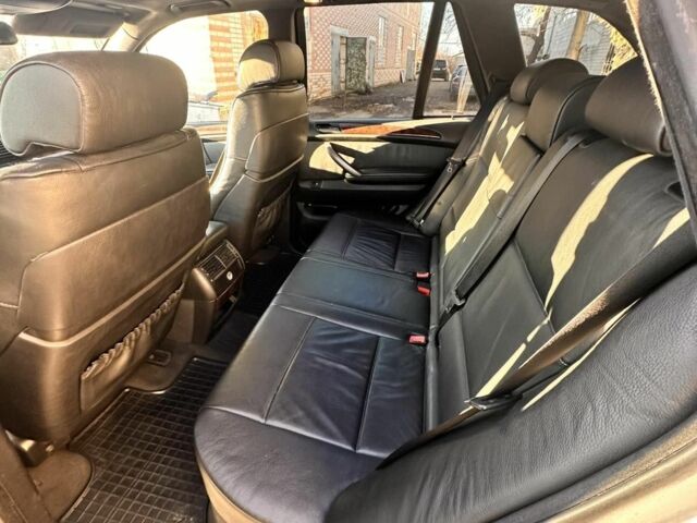 Серый БМВ Х5, объемом двигателя 3 л и пробегом 350 тыс. км за 5700 $, фото 5 на Automoto.ua