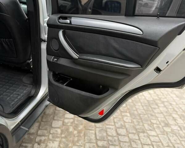 Сірий БМВ Х5, об'ємом двигуна 2.99 л та пробігом 407 тис. км за 9999 $, фото 18 на Automoto.ua