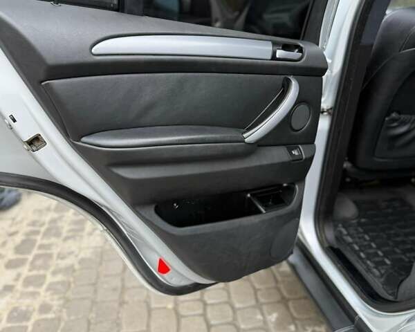Сірий БМВ Х5, об'ємом двигуна 2.99 л та пробігом 407 тис. км за 9999 $, фото 27 на Automoto.ua