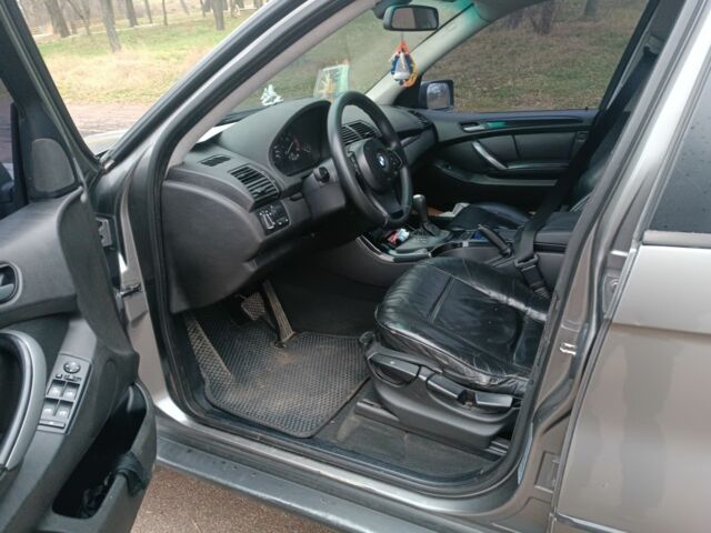 Серый БМВ Х5, объемом двигателя 3 л и пробегом 445 тыс. км за 11000 $, фото 7 на Automoto.ua