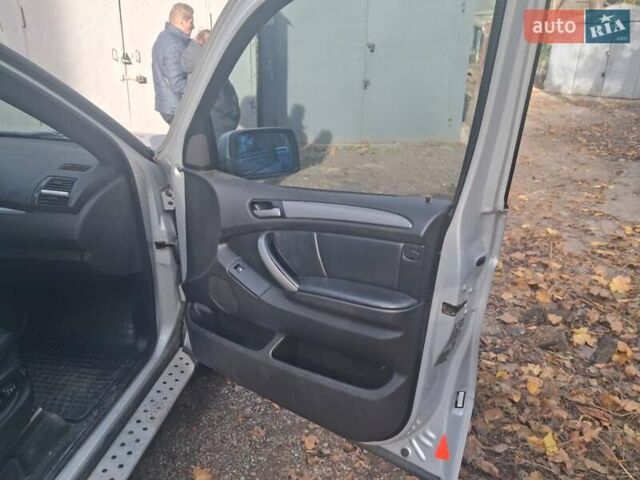 Серый БМВ Х5, объемом двигателя 3 л и пробегом 252 тыс. км за 12800 $, фото 5 на Automoto.ua