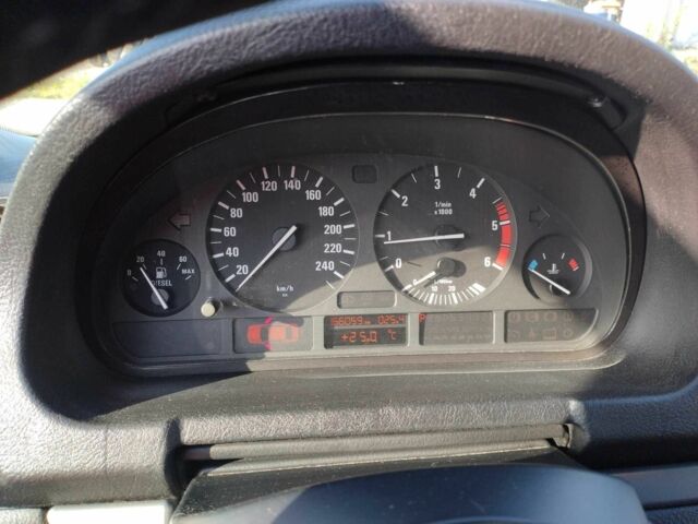 Серый БМВ Х5, объемом двигателя 3 л и пробегом 166 тыс. км за 4000 $, фото 6 на Automoto.ua