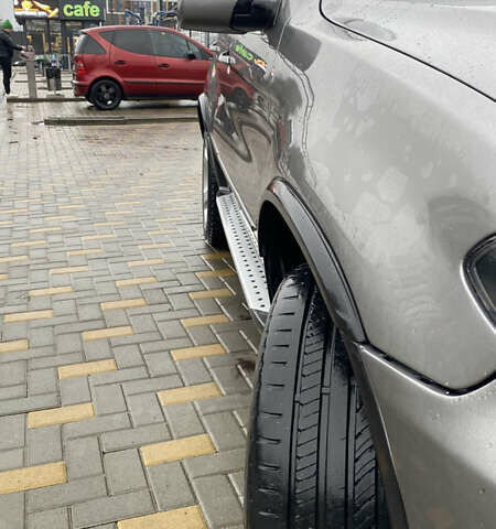 Серый БМВ Х5, объемом двигателя 3 л и пробегом 378 тыс. км за 16000 $, фото 49 на Automoto.ua