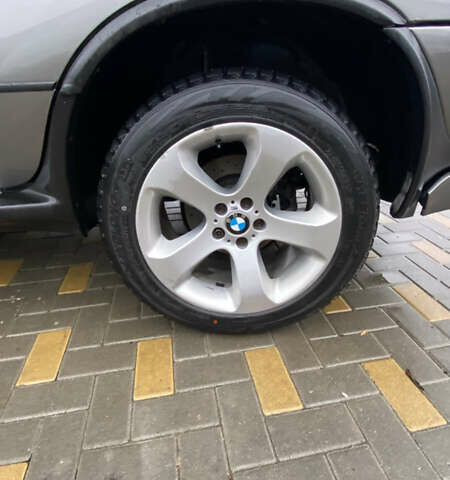 Серый БМВ Х5, объемом двигателя 3 л и пробегом 378 тыс. км за 16000 $, фото 56 на Automoto.ua