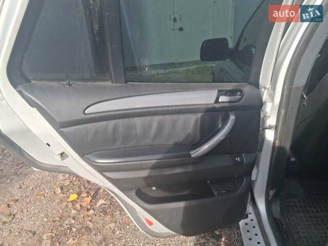 Серый БМВ Х5, объемом двигателя 3 л и пробегом 252 тыс. км за 12800 $, фото 10 на Automoto.ua