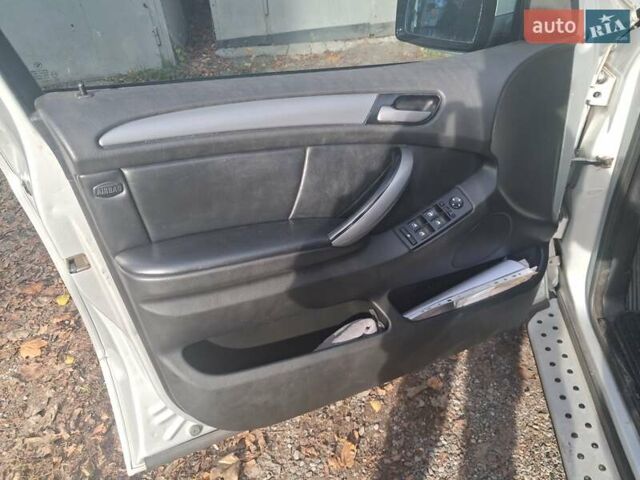 Серый БМВ Х5, объемом двигателя 3 л и пробегом 252 тыс. км за 12800 $, фото 14 на Automoto.ua