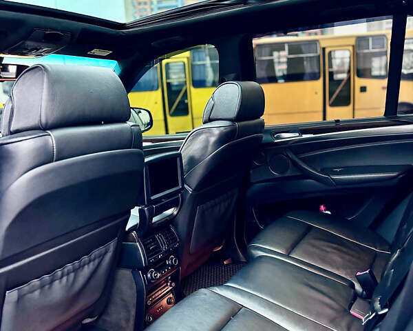 Серый БМВ Х5, объемом двигателя 4.8 л и пробегом 333 тыс. км за 11200 $, фото 6 на Automoto.ua