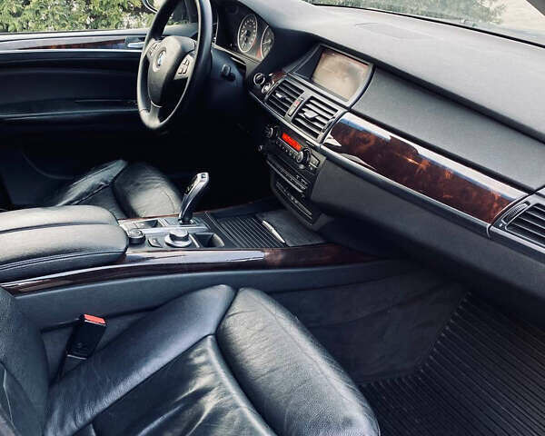 Серый БМВ Х5, объемом двигателя 3 л и пробегом 375 тыс. км за 11200 $, фото 44 на Automoto.ua