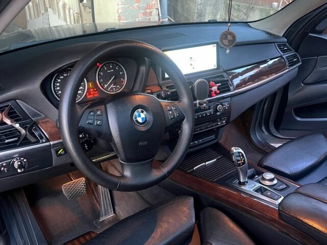 БМВ Х5 2007 в Черновцах на Automoto.ua Серый БМВ Х5, объемом двигателя 3 л и пробегом 305 тыс. км за 14198 $, фото 13 на Automoto.ua