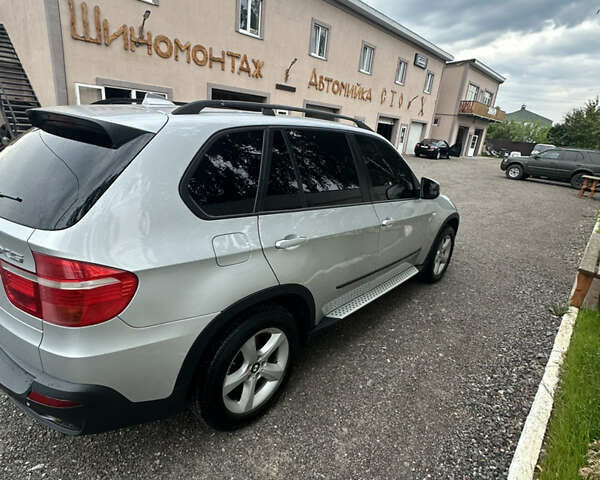 Серый БМВ Х5, объемом двигателя 3 л и пробегом 330 тыс. км за 10500 $, фото 6 на Automoto.ua