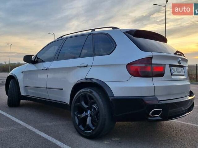 Серый БМВ Х5, объемом двигателя 3 л и пробегом 290 тыс. км за 19999 $, фото 2 на Automoto.ua
