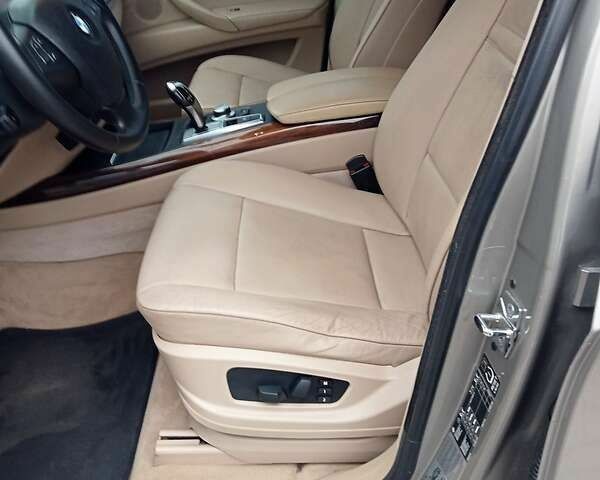 Серый БМВ Х5, объемом двигателя 3 л и пробегом 450 тыс. км за 304 $, фото 17 на Automoto.ua