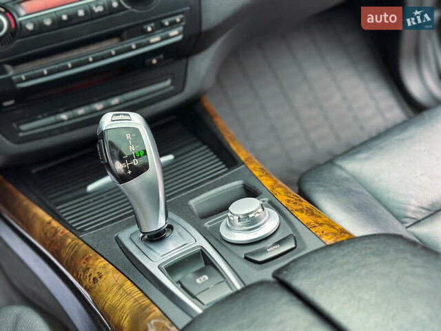 Серый БМВ Х5, объемом двигателя 3 л и пробегом 359 тыс. км за 9999 $, фото 16 на Automoto.ua