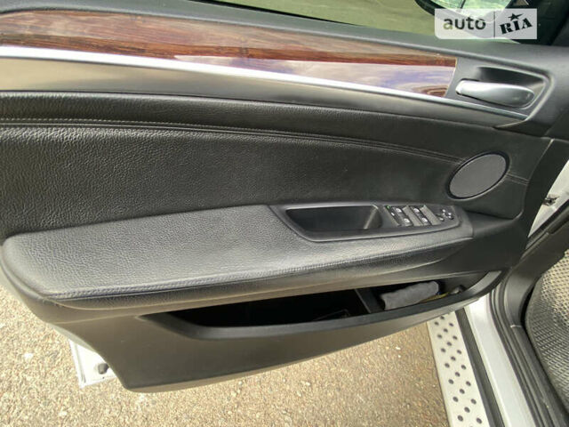 Серый БМВ Х5, объемом двигателя 3 л и пробегом 237 тыс. км за 13700 $, фото 32 на Automoto.ua