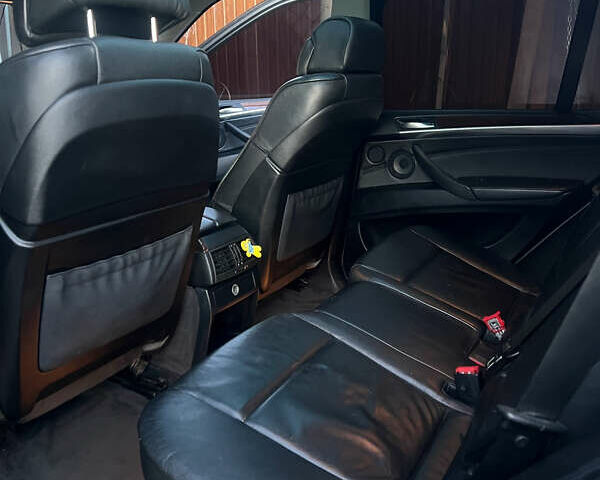 Серый БМВ Х5, объемом двигателя 3 л и пробегом 305 тыс. км за 14115 $, фото 21 на Automoto.ua