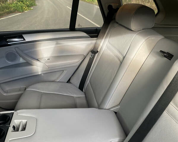 Серый БМВ Х5, объемом двигателя 3 л и пробегом 348 тыс. км за 16800 $, фото 21 на Automoto.ua