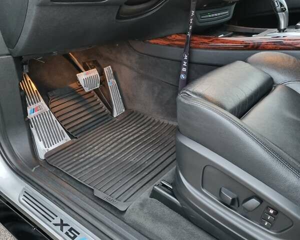 Серый БМВ Х5, объемом двигателя 3 л и пробегом 290 тыс. км за 19999 $, фото 30 на Automoto.ua
