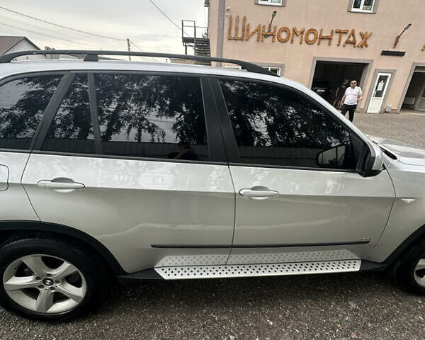 Серый БМВ Х5, объемом двигателя 3 л и пробегом 330 тыс. км за 10500 $, фото 7 на Automoto.ua