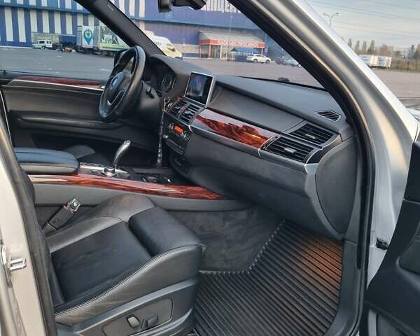 Серый БМВ Х5, объемом двигателя 3 л и пробегом 290 тыс. км за 19999 $, фото 37 на Automoto.ua
