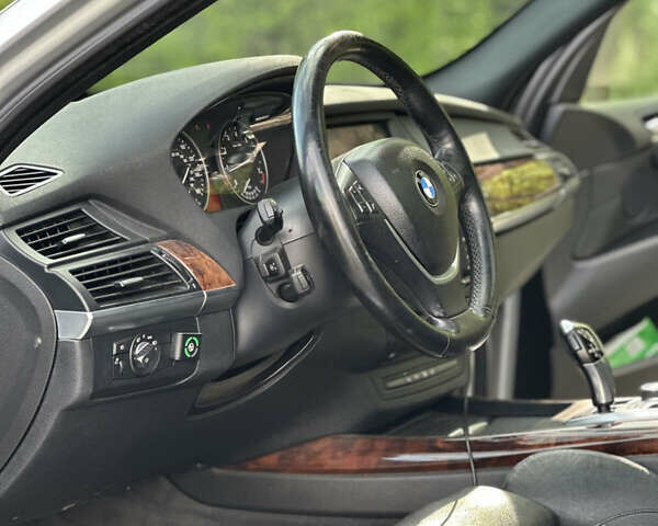 Сірий БМВ Х5, об'ємом двигуна 3 л та пробігом 230 тис. км за 10800 $, фото 15 на Automoto.ua