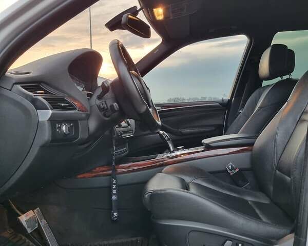 Серый БМВ Х5, объемом двигателя 3 л и пробегом 290 тыс. км за 19999 $, фото 28 на Automoto.ua