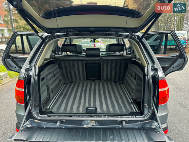 Серый БМВ Х5, объемом двигателя 3 л и пробегом 359 тыс. км за 9999 $, фото 18 на Automoto.ua