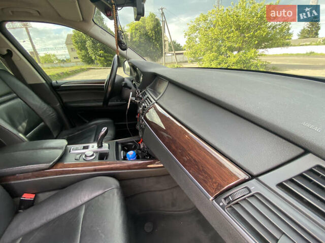 Серый БМВ Х5, объемом двигателя 3 л и пробегом 237 тыс. км за 13700 $, фото 20 на Automoto.ua