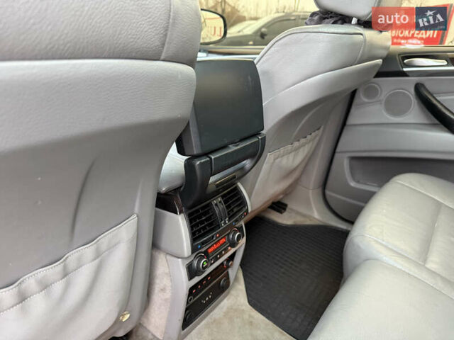 Серый БМВ Х5, объемом двигателя 4.8 л и пробегом 250 тыс. км за 10999 $, фото 14 на Automoto.ua