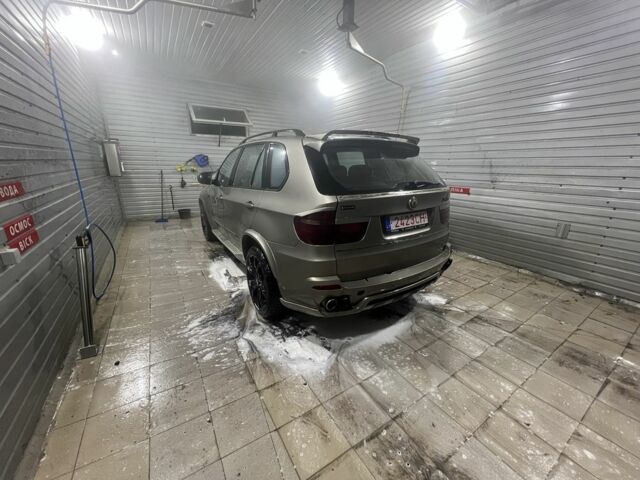 Серый БМВ Х5, объемом двигателя 0 л и пробегом 320 тыс. км за 4200 $, фото 1 на Automoto.ua