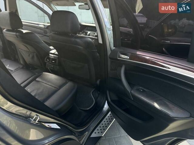 Серый БМВ Х5, объемом двигателя 3 л и пробегом 307 тыс. км за 15900 $, фото 11 на Automoto.ua