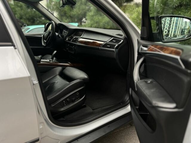 Серый БМВ Х5, объемом двигателя 3 л и пробегом 265 тыс. км за 13500 $, фото 13 на Automoto.ua