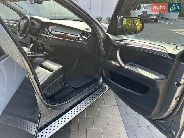 Серый БМВ Х5, объемом двигателя 3 л и пробегом 307 тыс. км за 15900 $, фото 12 на Automoto.ua