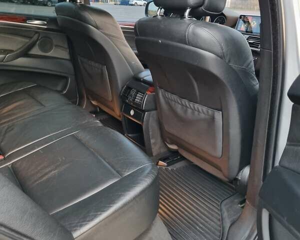 Серый БМВ Х5, объемом двигателя 3 л и пробегом 290 тыс. км за 19999 $, фото 35 на Automoto.ua