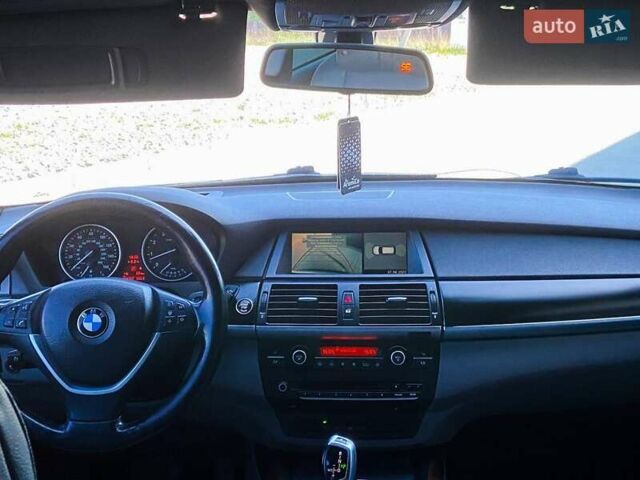 Серый БМВ Х5, объемом двигателя 3 л и пробегом 326 тыс. км за 11750 $, фото 8 на Automoto.ua