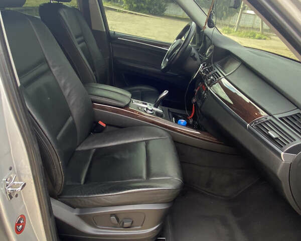 Серый БМВ Х5, объемом двигателя 3 л и пробегом 237 тыс. км за 13700 $, фото 18 на Automoto.ua