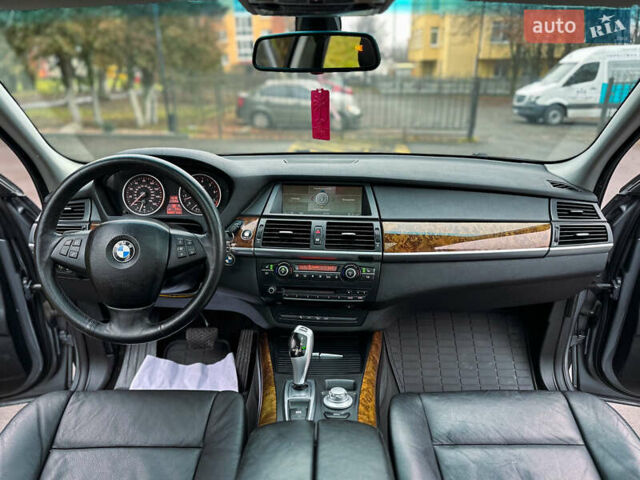 Серый БМВ Х5, объемом двигателя 3 л и пробегом 359 тыс. км за 9999 $, фото 12 на Automoto.ua