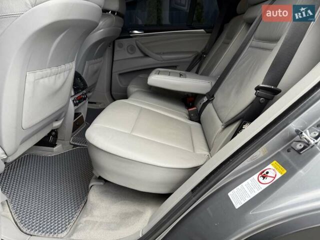 Сірий БМВ Х5, об'ємом двигуна 3 л та пробігом 160 тис. км за 12500 $, фото 16 на Automoto.ua