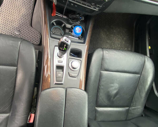 Серый БМВ Х5, объемом двигателя 3 л и пробегом 237 тыс. км за 13700 $, фото 34 на Automoto.ua