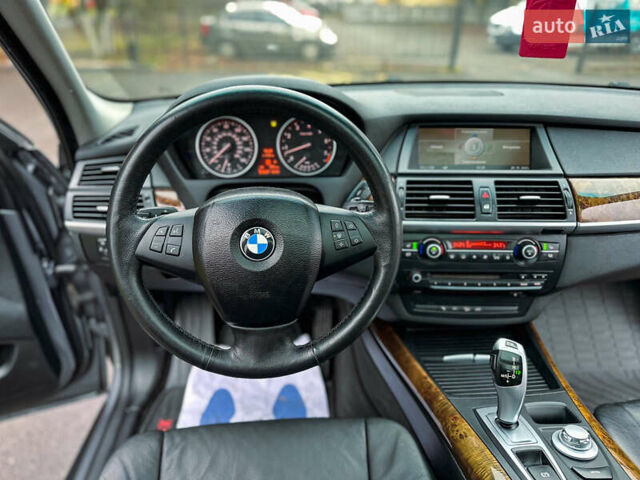 Серый БМВ Х5, объемом двигателя 3 л и пробегом 359 тыс. км за 9999 $, фото 13 на Automoto.ua