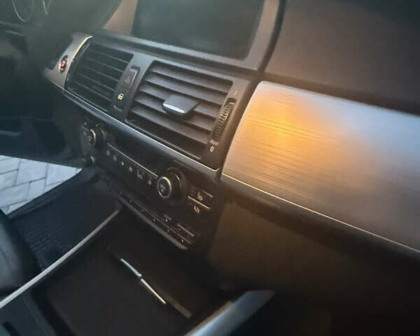 Сірий БМВ Х5, об'ємом двигуна 3 л та пробігом 274 тис. км за 16300 $, фото 41 на Automoto.ua