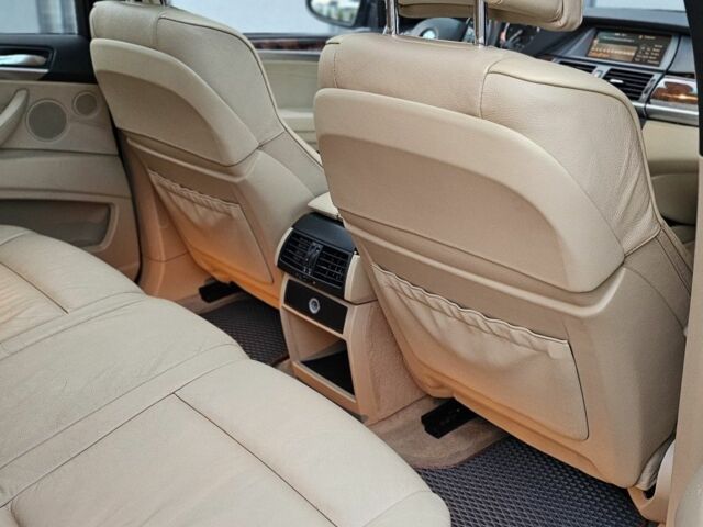 БМВ Х5 2007 в Хусте на Automoto.ua Серый БМВ Х5, объемом двигателя 3 л и пробегом 291 тыс. км за 12700 $, фото 10 на Automoto.ua