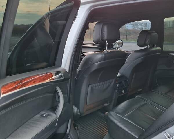 Серый БМВ Х5, объемом двигателя 3 л и пробегом 290 тыс. км за 19999 $, фото 31 на Automoto.ua